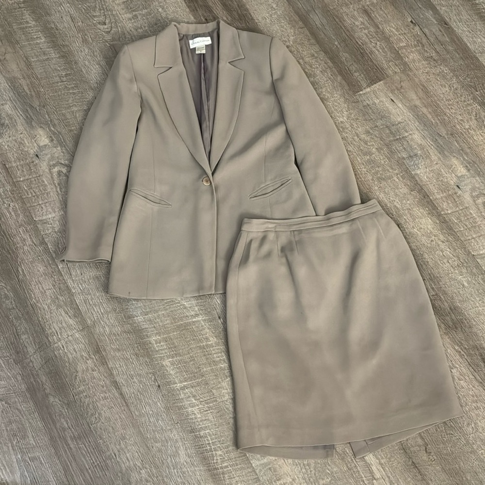 Vintage grey casual corner blazer skirt set size 8 blazer and size 10 skirt